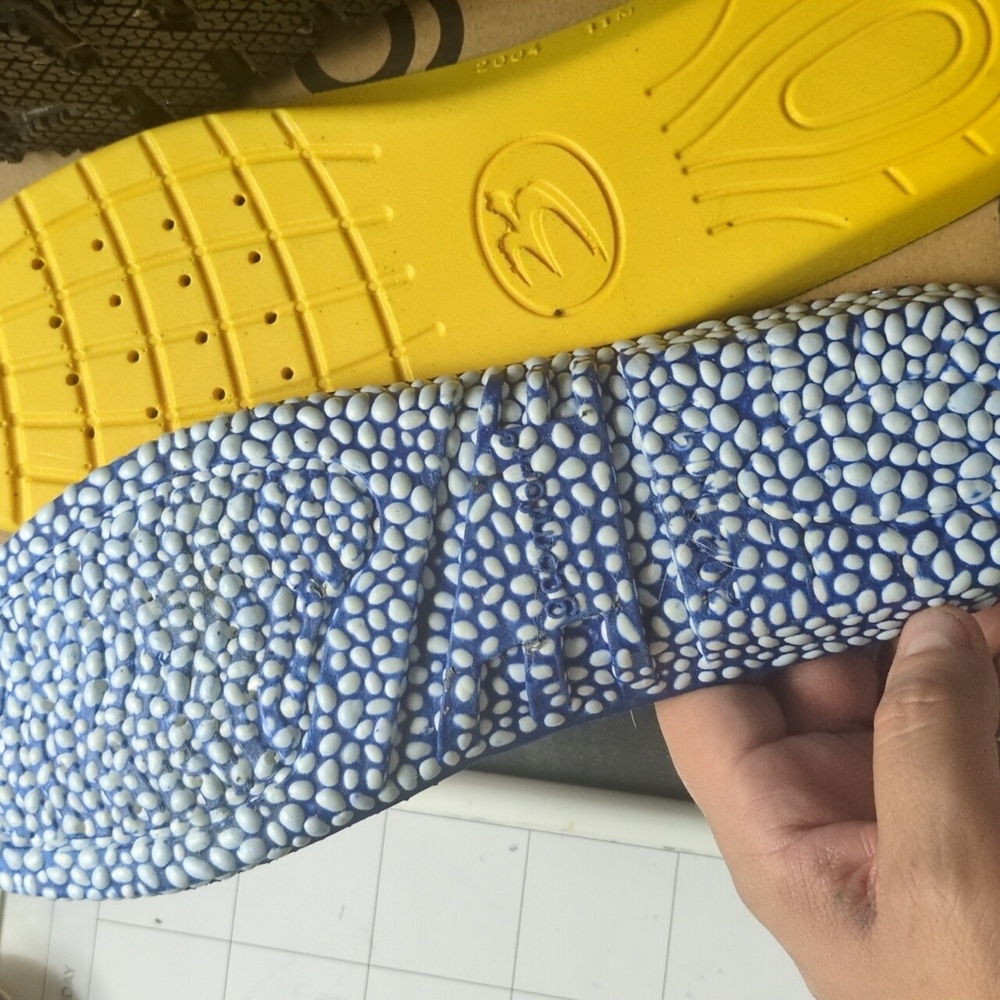 Non Slip Shoes - Picture 5 of 6